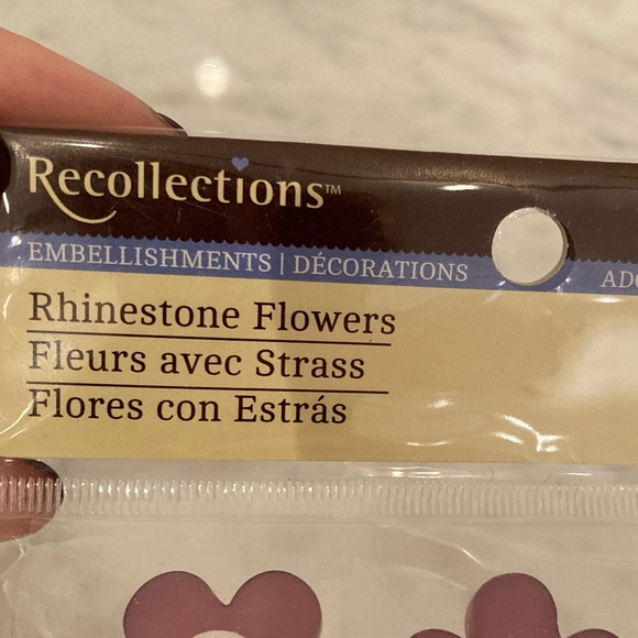 🔸NWT🔸Bundle of Rhinestone Flowers Embellishments by Recollections - Picture 13 of 13